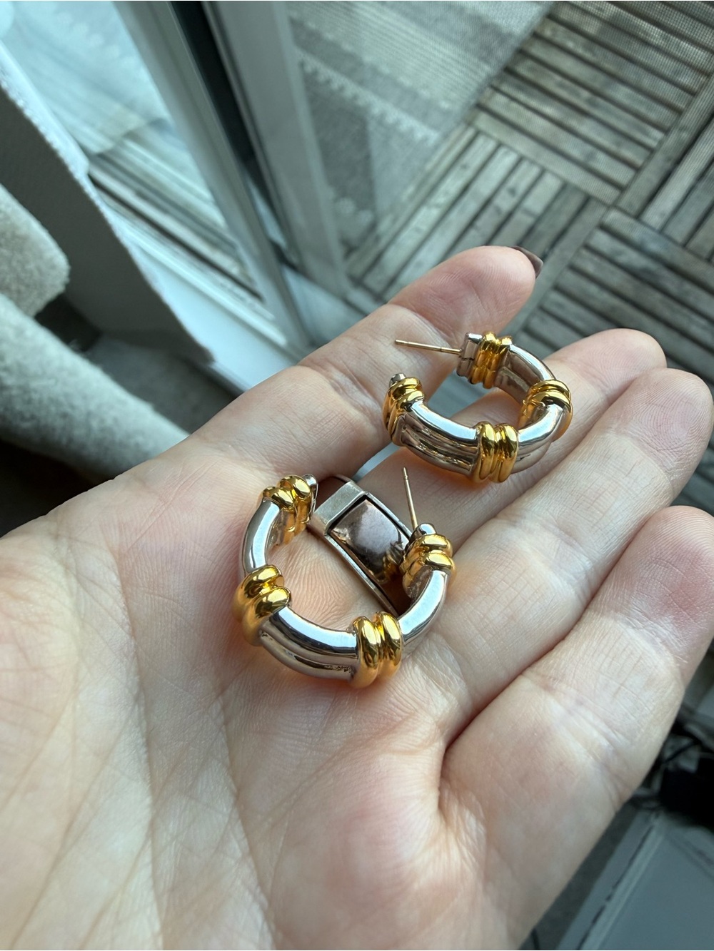 Saks Fifth Avenue Vtg Two-Tone Gold & Silver Twisted Hoop Earrings 14K posts - Picture 5 of 6